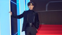 Penampilan aktor Lee Sang Yeob. (Foto: dok. Mnet)