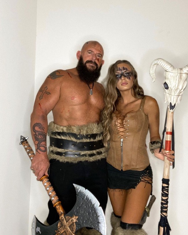 Inilah momen terakhir Alexis berfoto bersama sang suami Tom Sharkey yang diunggah pada 25 Oktober untuk merayakan Halloween. Kabar terbaru menyebut bahwa, sebelum Alexis menghilang, wanita 26 tahun itu sempat bertengkar dengan sang suami.  Foto: dok. Instagram