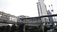 Diketahui, Pemerintah Provinsi (Pemprov) DKI Jakarta berencana untuk merevitalisasi jembatan penyeberangan orang (JPO) di Jalan Sudirman, Jakarta Pusat, tepatnya di depan Hotel Le Meridien.