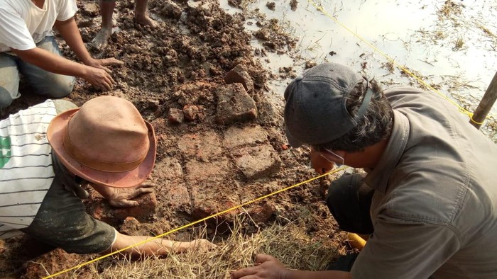 Balai cagar budaya teliti penemuan batu bata diduga candi di Indramayu