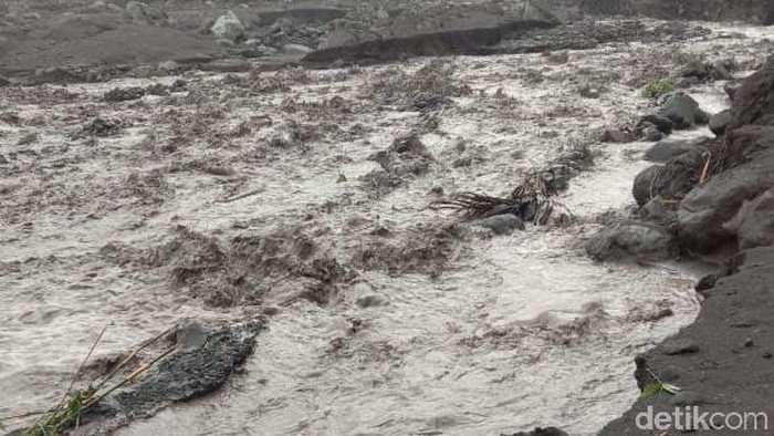 Banjir lahar hujan kembali terjadi di sejumlah Daerah Aliran sungai yang berhulu dari Gunung Semeru