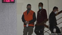 Juliari pun ditahan di Rutan KPK di Cabang Pomdam Jaya Guntur. Sementara itu, Adi Wahyono ditahan di Rutan KPK cabang Rutan Polres Jaksel.