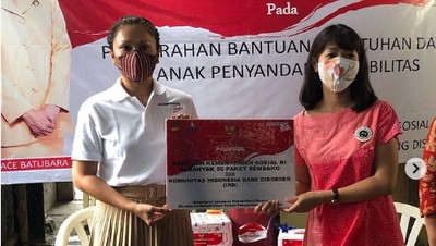 Foto: Gaya Blusukan Grace Batubara, Istri Mensos yang Suaminya Ditahan KPK