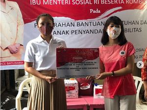 Foto: Gaya Blusukan Grace Batubara, Istri Mensos yang Suaminya Ditahan KPK