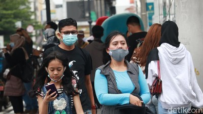 Foto: Bandung Zona Merah, Jalan Asia Afrika Tetap Ramai Wisatawan
