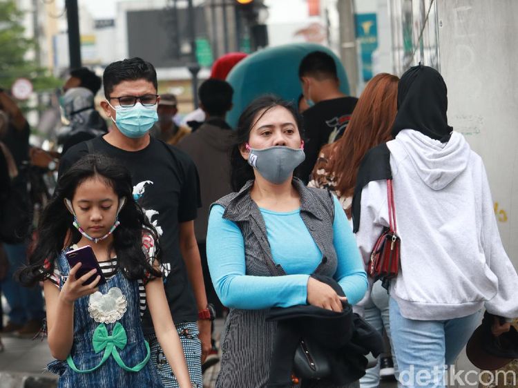 Foto: Bandung Zona Merah, Jalan Asia Afrika Tetap Ramai Wisatawan