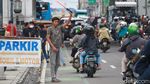 Foto: Bandung Zona Merah, Jalan Asia Afrika Tetap Ramai Wisatawan