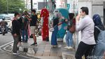 Foto: Bandung Zona Merah, Jalan Asia Afrika Tetap Ramai Wisatawan
