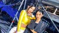 Jessi menampilkan kedekatannya dengan Hwasa lewat sederet foto yang diunggah ke Instagram. (Foto: dok. Instagram @jessicah_o) 