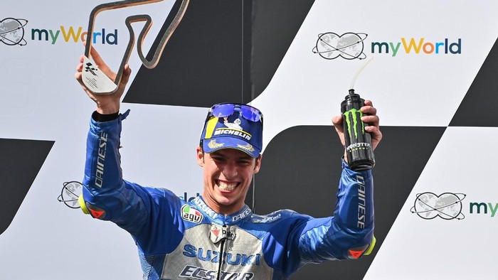 Suzuki Ecstars Spanish rider Joan Mir celebrates with the trophy during the winners ceremony of the Moto GP Austrian Grand Prix at the Red Bull Ring circuit in Spielberg, Austria on August 16, 2020. (Photo by Joe Klamar / AFP)