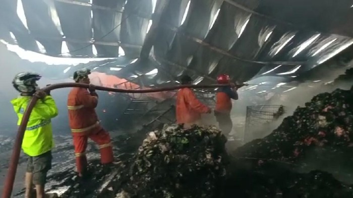 Kebakaran gudang pabrik teh Dandang
