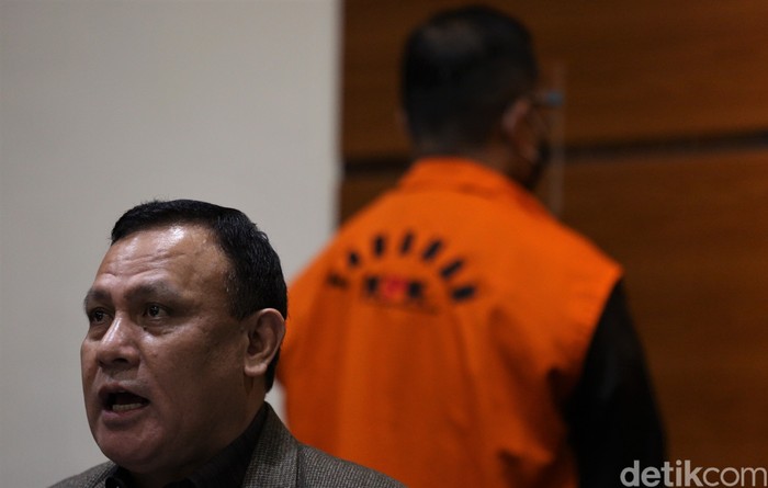 Mensos Juliari Batubara ditetapkan KPK sebagai tersangka kasus suap bansos Corona. KPK pun buka suara soal ancaman hukuman mati terkait korupsi di saat bencana.