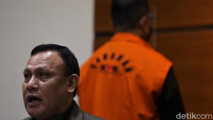 Mensos Juliari Batubara ditetapkan KPK sebagai tersangka kasus suap bansos Corona. KPK pun buka suara soal ancaman hukuman mati terkait korupsi di saat bencana.