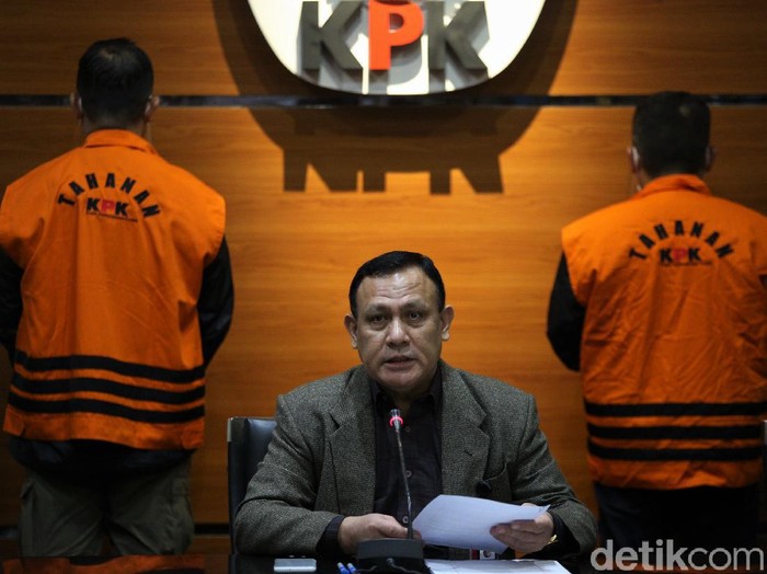 Mensos Juliari Batubara ditetapkan KPK sebagai tersangka kasus suap bansos Corona. KPK pun buka suara soal ancaman hukuman mati terkait korupsi di saat bencana.