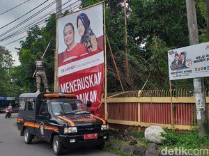 Bawaslu Mulai Bersihkan APK Peserta Pilwali Surabaya di Masa Tenang
