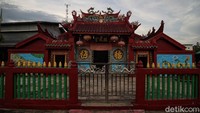 Sebagai salah satu bangunan sejarah di pulau Rupat, Kelenteng Cin Buk Kiong tak hanya dikunjungi oleh umat Tionghoa di kawasan tersebut. Tak jarang warga lain dan para pelancong juga mengunjungi kelenteng itu.