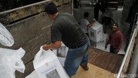 Kondisi kotak suara semuanya tersegel yang didalamnya terdapat jumlah surat suara berdasarkan jumlah daftar pemilih di setiap TPS.