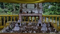 Di lingkungan Kesultanan Siak sendiri mereka akhirnya memiliki seorang batin, yaitu pemimpin masyarakat Akit yang diakui oleh sultan siak.