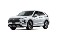 Mitsubishi Eclipse Cross menggunakan sistem PHEV 4WD motor ganda yang dimodifikasi dari OUTLANDER PHEV. Itu terdiri dari satu motor listrik berdaya tinggi di depan dan satu belakang, baterai penggerak berkapasitas besar, dan mesin MIVEC 2,4 liter. Foto: Dok. Mitsubishi