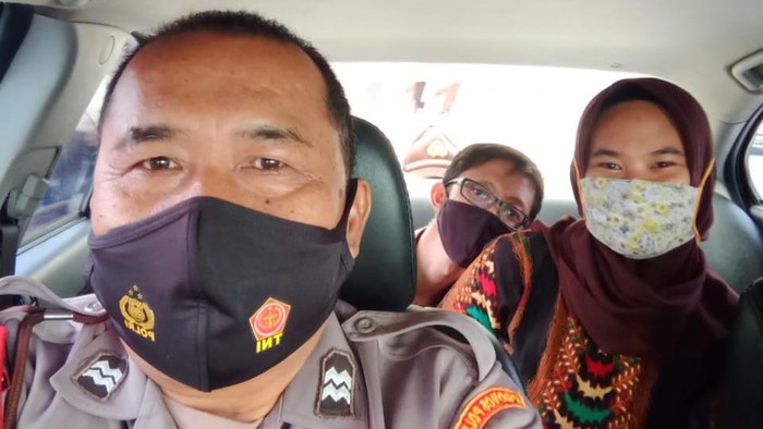 Nurika Wanita hamil dari Majalengka yang ngidam naik mobil patroli polisi.