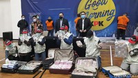 KPK mengatakan, ada uang senilai Rp 8,8 miliar yang diduga untuk keperluan Juliari. Uang tersebut adalah pelaksanaan paker sembako periode ke dua bukan Oktober hingga Desember 2020. (Foto: Yogi Ernes/detikcom)