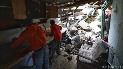 Penampakan Longsor di Karanganyar yang Tewaskan 1 Warga