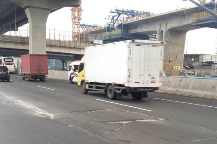 Perbaikan Jalan Tol Jakarta-Cikampek