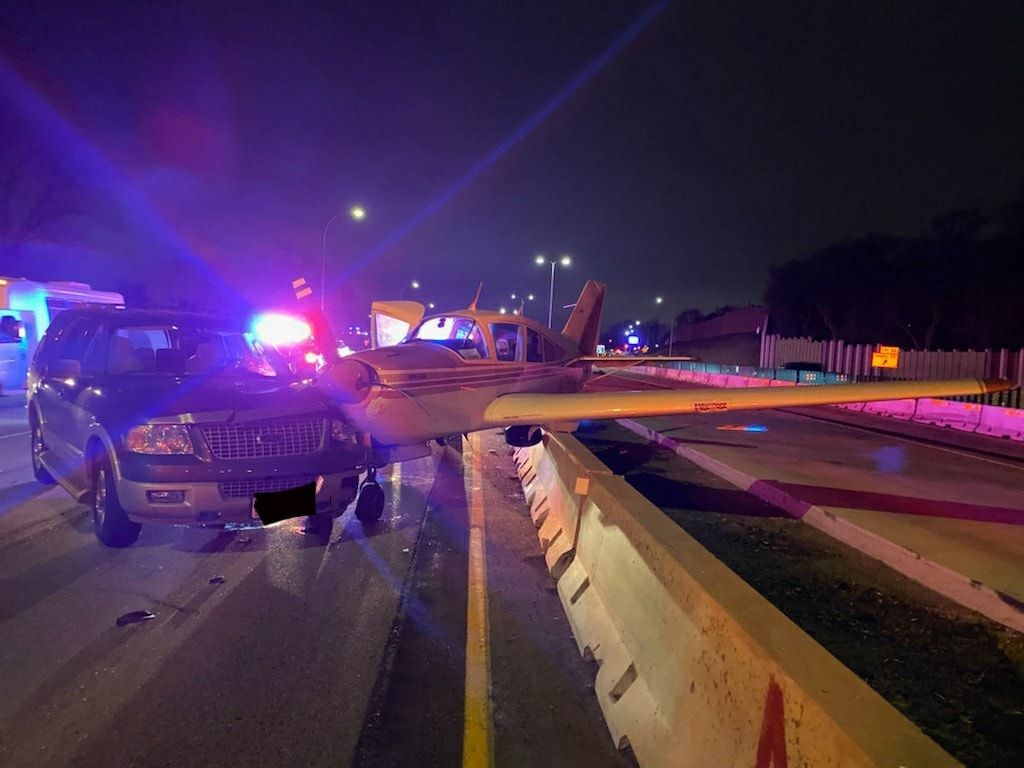 Pesawat Mendarat Darurat di Tol Sampai Menabrak Mobil