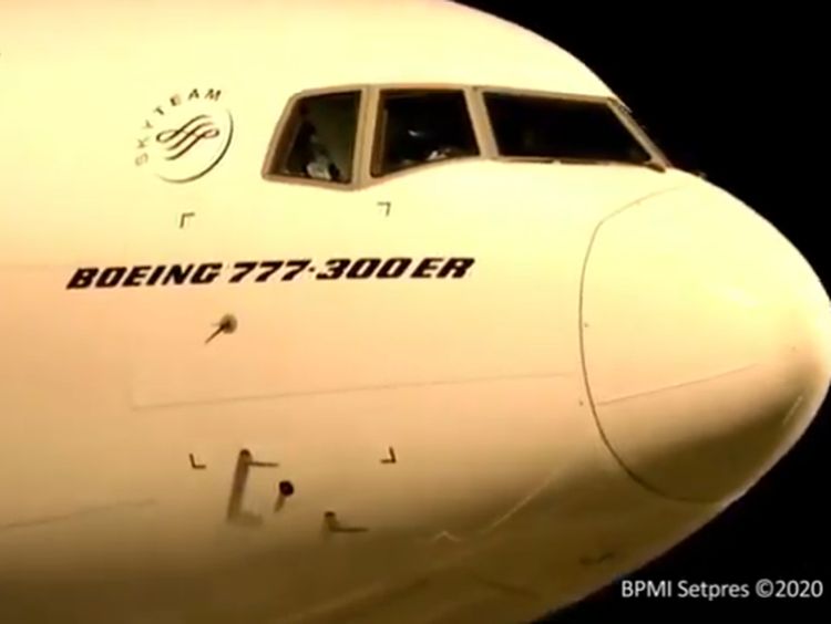 Garuda Pembawa Vaksin COVID-19 Mendarat di Soetta