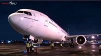 Boeing 777-300 ER adalah pesawat yang mampu terbang dengan jarak tempuh 13.520 km