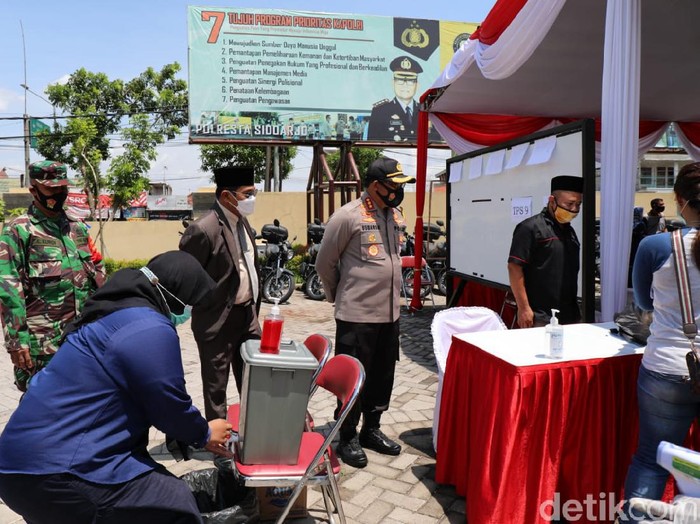 Pj Bupati Sidoarjo Hadiri Simulasi Pemungutan dan Penghitungan Suara di TPS, Ini Pesannya