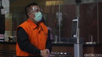 Adi disangkakan melanggar Pasal 12 huruf a atau Pasal 12 huruf b atau Pasal 11 dan Pasal 12 huruf (i) Undang-Undang Nomor 31 Tahun 1999 tentang Pemberantasan Tindak Pidana Korupsi sebagaimana telah diubah dengan Undang-Undang Nomor 20 Tahun 2001 tentang Perubahan Atas Undang-Undang Nomor 31 Tahun 1999 tentang Pemberantasan Tindak Pidana Korupsi Jo Pasal 55 ayat 1 ke 1 KUHP.