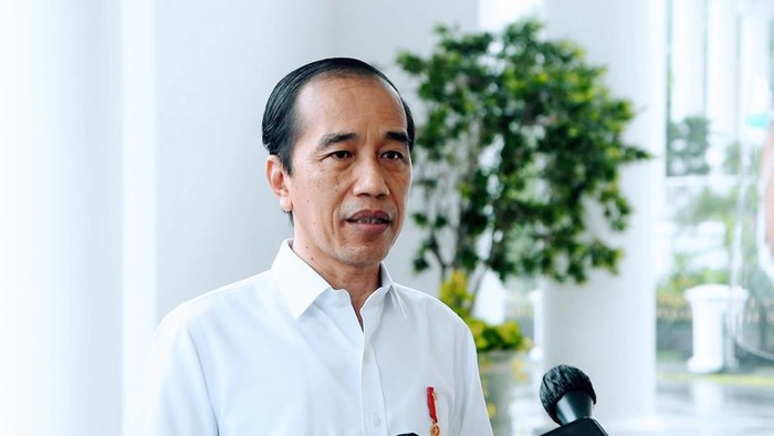 Presiden Joko Widodo menyampaikan keterangan pers terkait penetapan Menteri Sosial Juliari P. Batubara sebagai tersangka