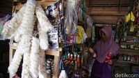 Perlu diketahui bank yang ada kawasan pulau ini adalah Bank BRI di Rupat Tengah,  dan Bank Riau di Rupat Utara. Diantara kedua bank tersebut, Bank BRI memliki nasabah cukup banyak yaitu 16.184 nasabah di Pulau Rupat. Dan itu tersebar di setiap kecamatan Rupat yang jaraknya cukup jauh karena jalannya yang rusak. 
