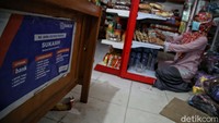 Geliat ekonomi di Pulau Rupat ini sangat bergantung dengan kehadiran bank karena untuk mempermudah segala transaksi yang  berhubungan dengan pembuatan usaha simpan pinjam, KUR dan menabung. 