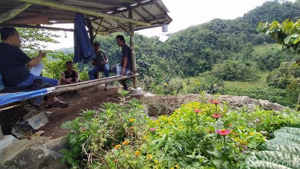 Puncak Batu Walet di Ciamis