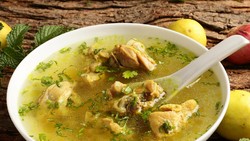 3 Resep Sop Ayam Berkuah Kaldu Bening yang Gurih Menyegarkan