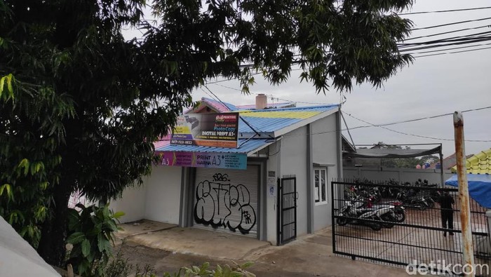 Rumah di sekitar Flyover Tapal Kuda Jaksel mulai dicat (Izzata/detikcom)