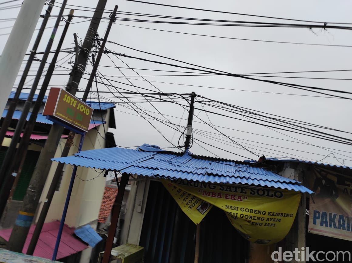 Rumah di sekitar Flyover Tapal Kuda Jaksel mulai dicat (Izzata/detikcom)