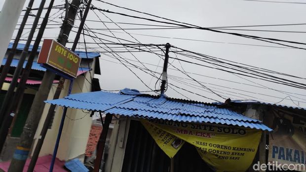 Rumah di sekitar Flyover Tapal Kuda Jaksel mulai dicat (Izzata/detikcom)
