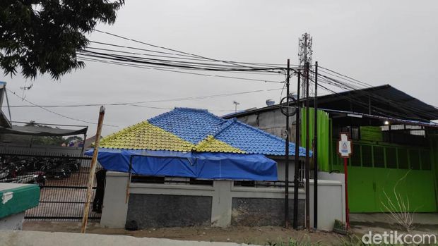 Rumah di sekitar Flyover Tapal Kuda Jaksel mulai dicat (Izzata/detikcom)