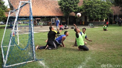 Semangat Penyandang Disabilitas Berolahraga Sepak Bola Tangan