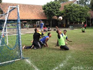 Semangat Penyandang Disabilitas Berolahraga Sepak Bola Tangan
