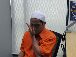 Tangisan Ustadz Maaher Tak Berarti Proses Hukum Dihentikan