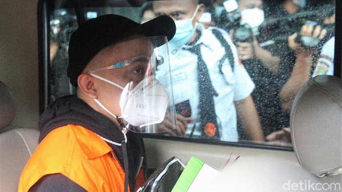 Harry Sidabuke ditahan KPK terkait dugaan kasus suap terkait bansos Corona. Ia pun sebelumnya telah ditetapkan sebagai tersangka terkait kasus dugaan suap itu.