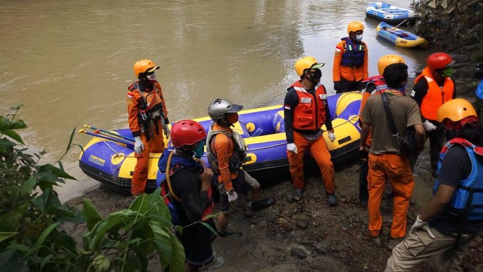 Tim Basarnas menemukan jasad balita diduga korban banjir Medan