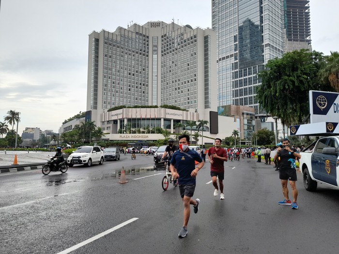 Warga berolahraga di Bundaran HI (Foto: Tiara Aliya/detikcom)