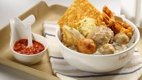 Terkenal sejak dulu dan punya cabang di mana-mana, Bakso Malang Karapitan (BMK) jadi tempat favorit orang-orang makan bakwan Malang. Foto: BMK