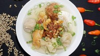 Melipir lagi ke Jakarta Timur, ada Bakwan Malang Pisangan yang tak kalah populer. Di sini terkenal dengan bakso goreng, bakwan dan tahu baksonya yang lembut. Foto: Instagram @baksomalang