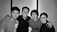 Dalam foto keluarga. Foto: Instagram